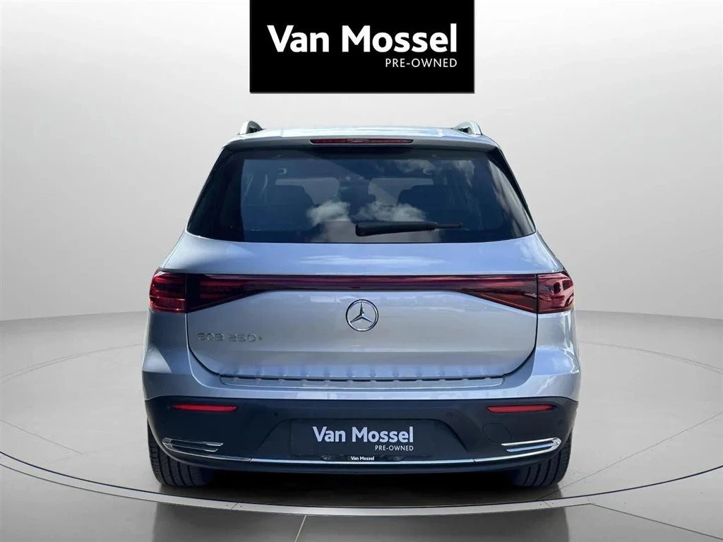 Mercedes-Benz-EQB-image-5