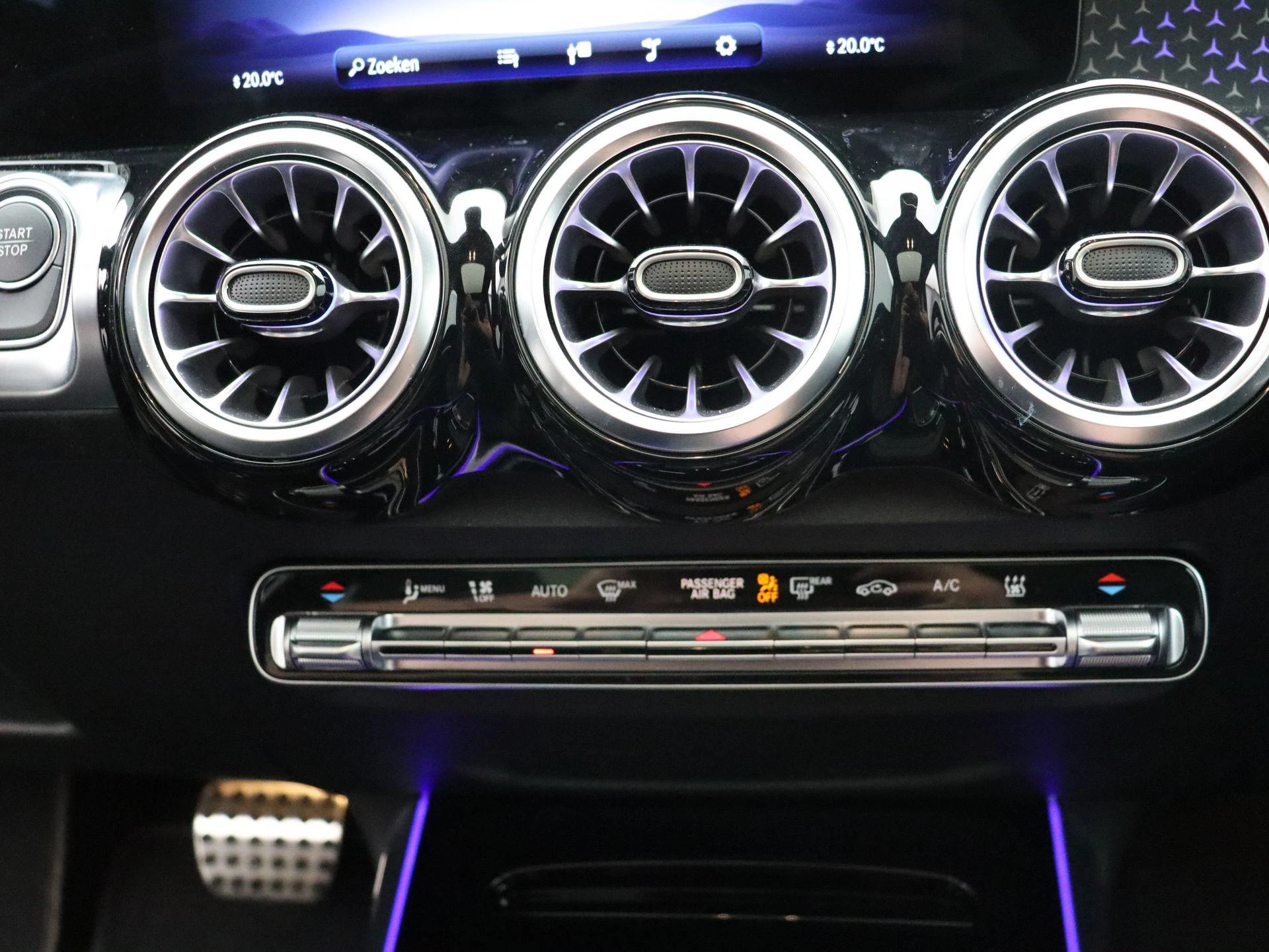 Mercedes-Benz EQB 250+ AMG Line + LEDER + PANO + BURMESTER + CARPLAY + HEAD UP +