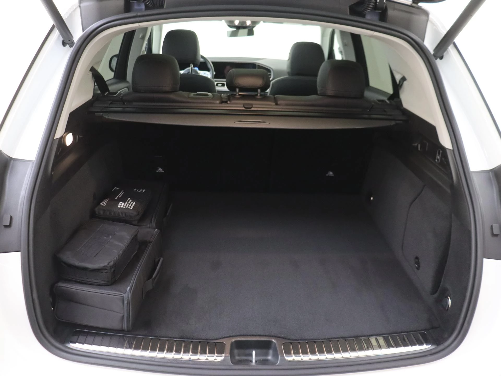 Mercedes-Benz-GLE-image-31