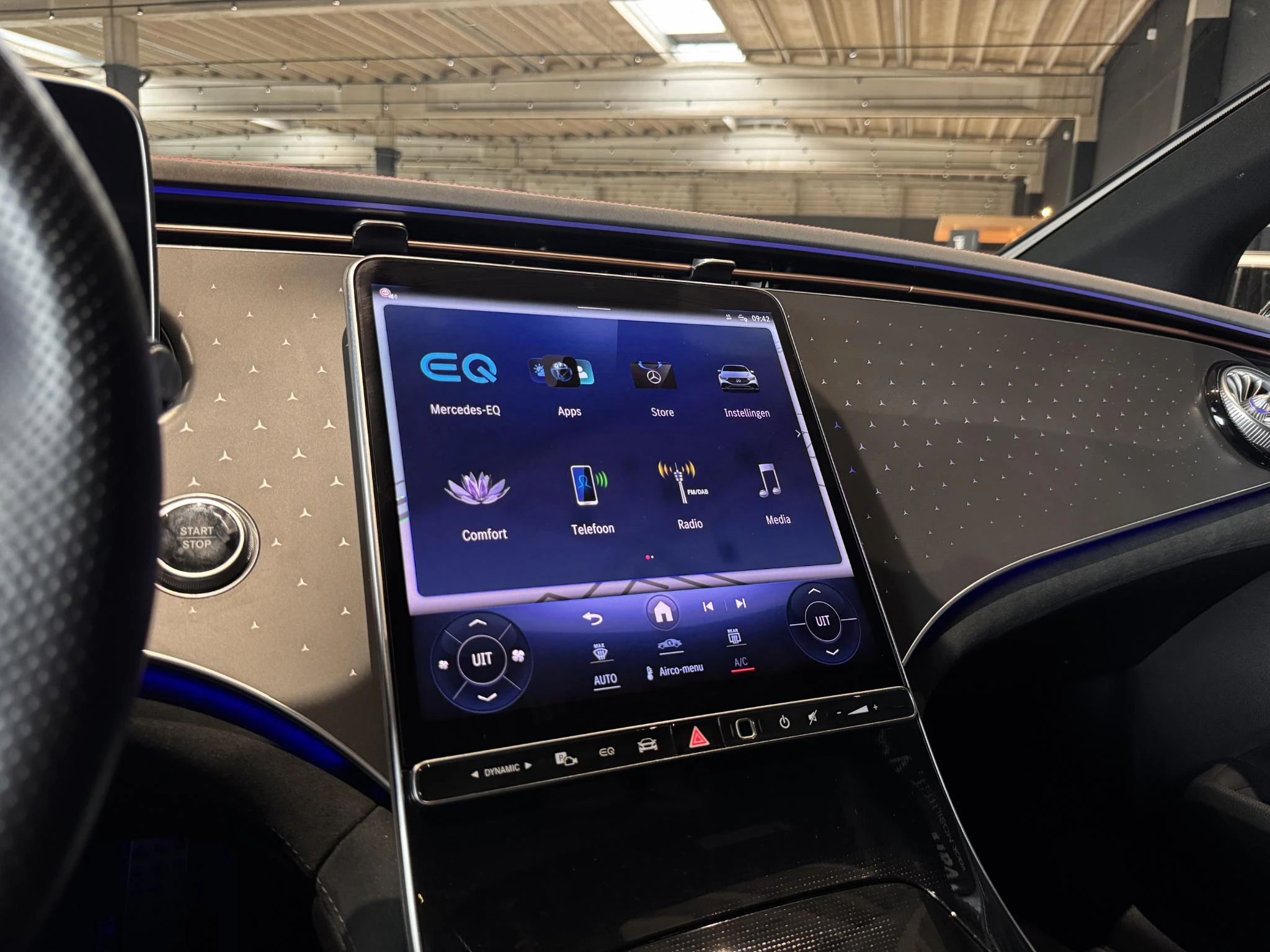 Mercedes-Benz-EQE-image-10