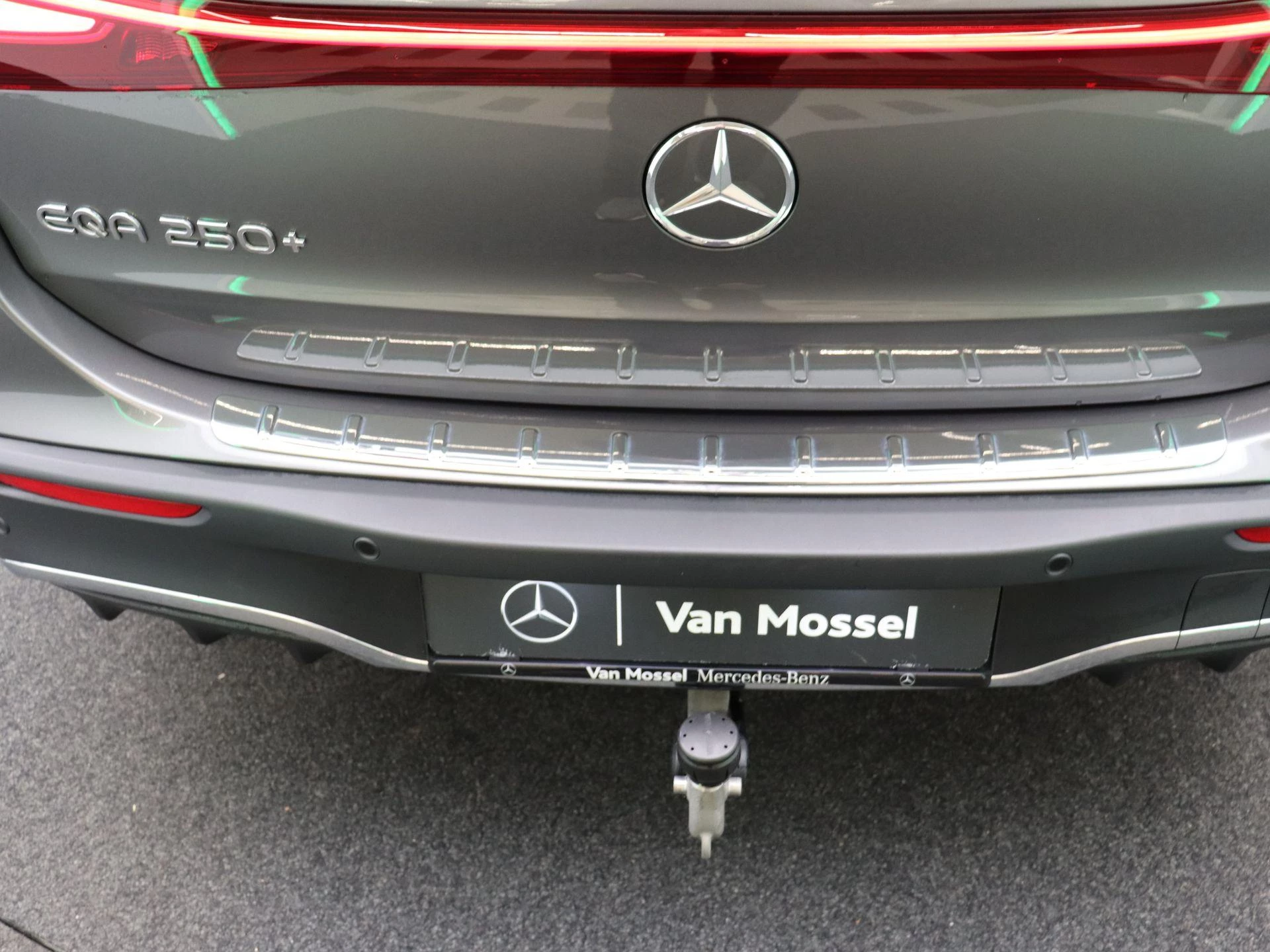 Mercedes-Benz-EQA-image-17