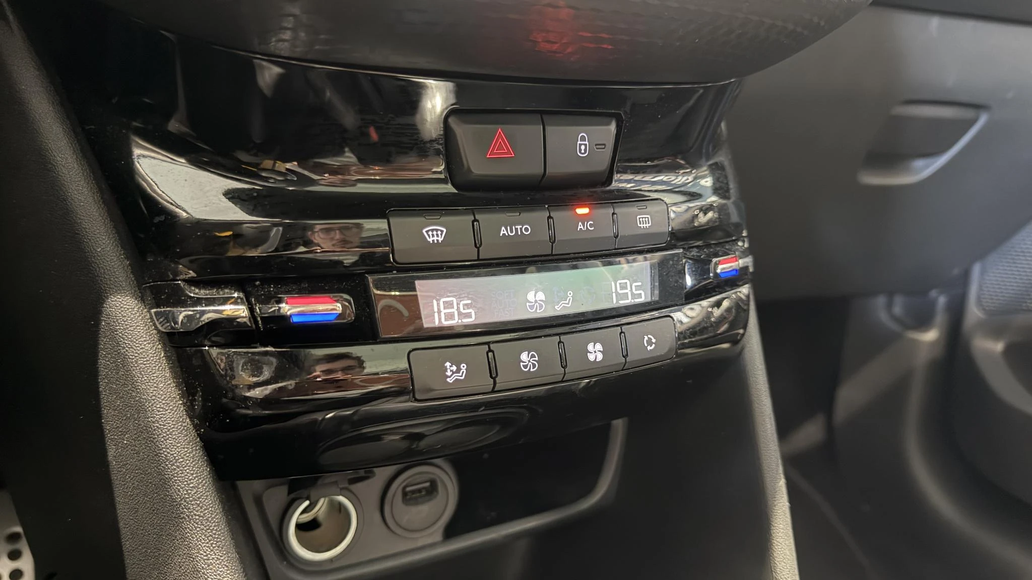 Peugeot-208-image-12