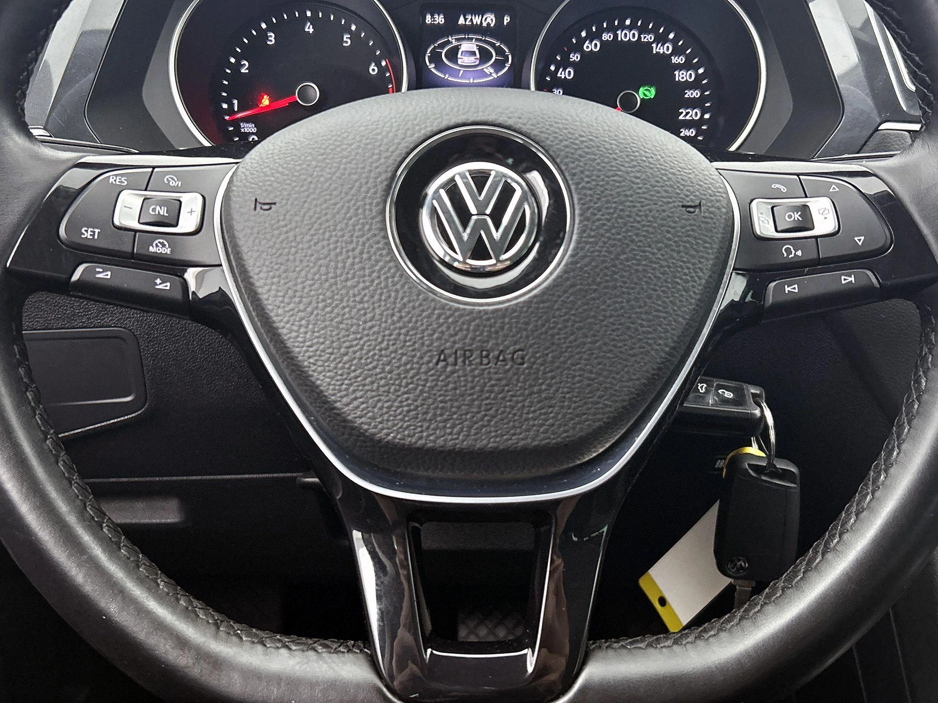 Volkswagen-Tiguan-image-33