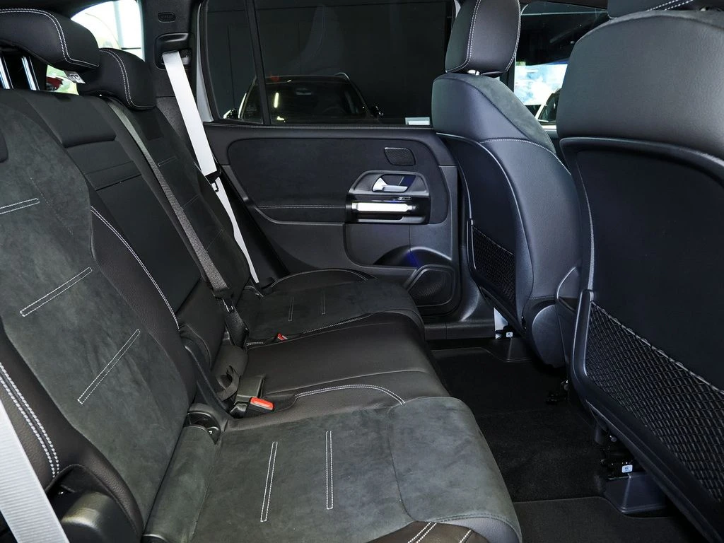 Mercedes-Benz-GLB 180 d-image-13