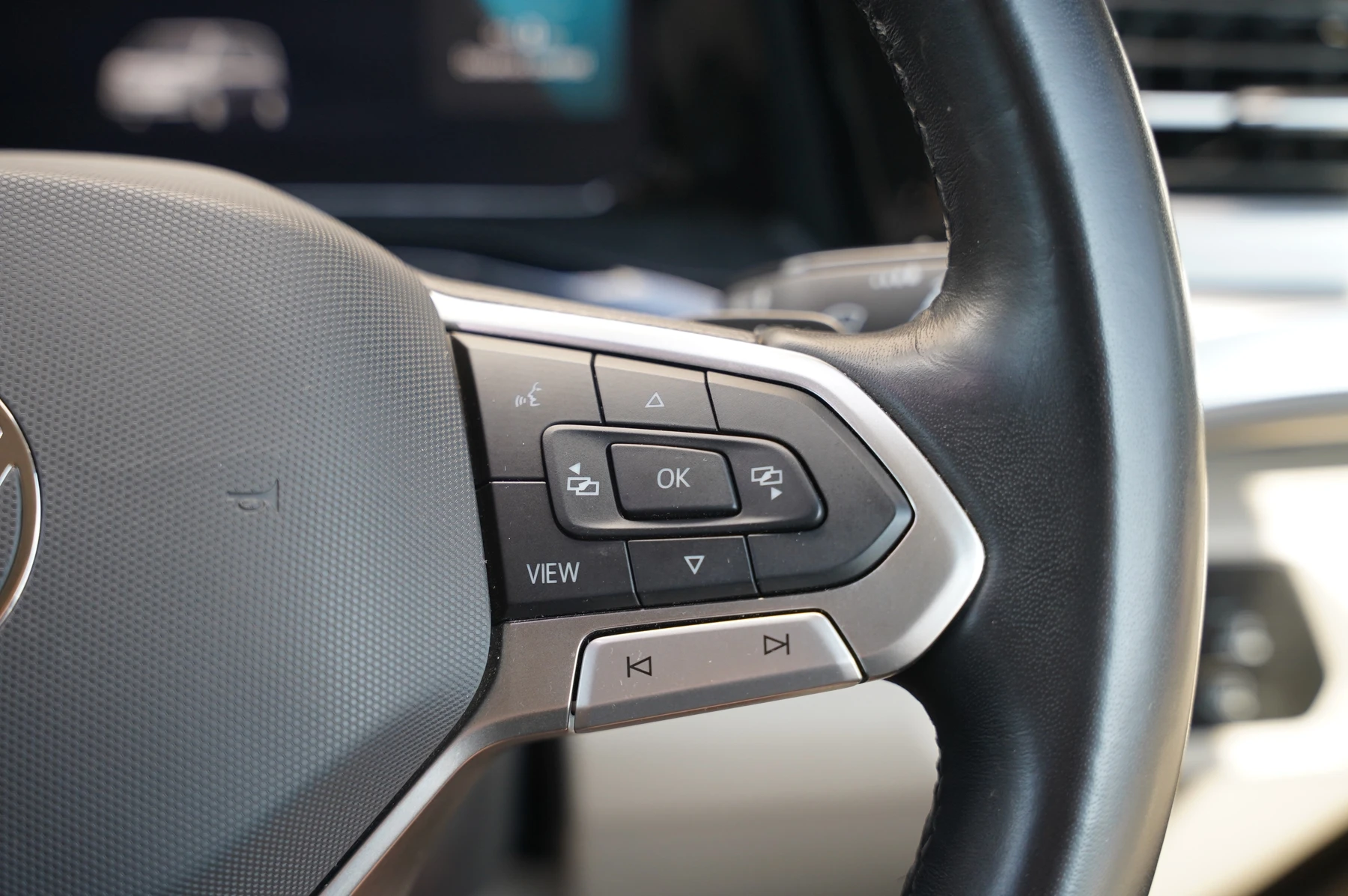Volkswagen-Multivan-image-16