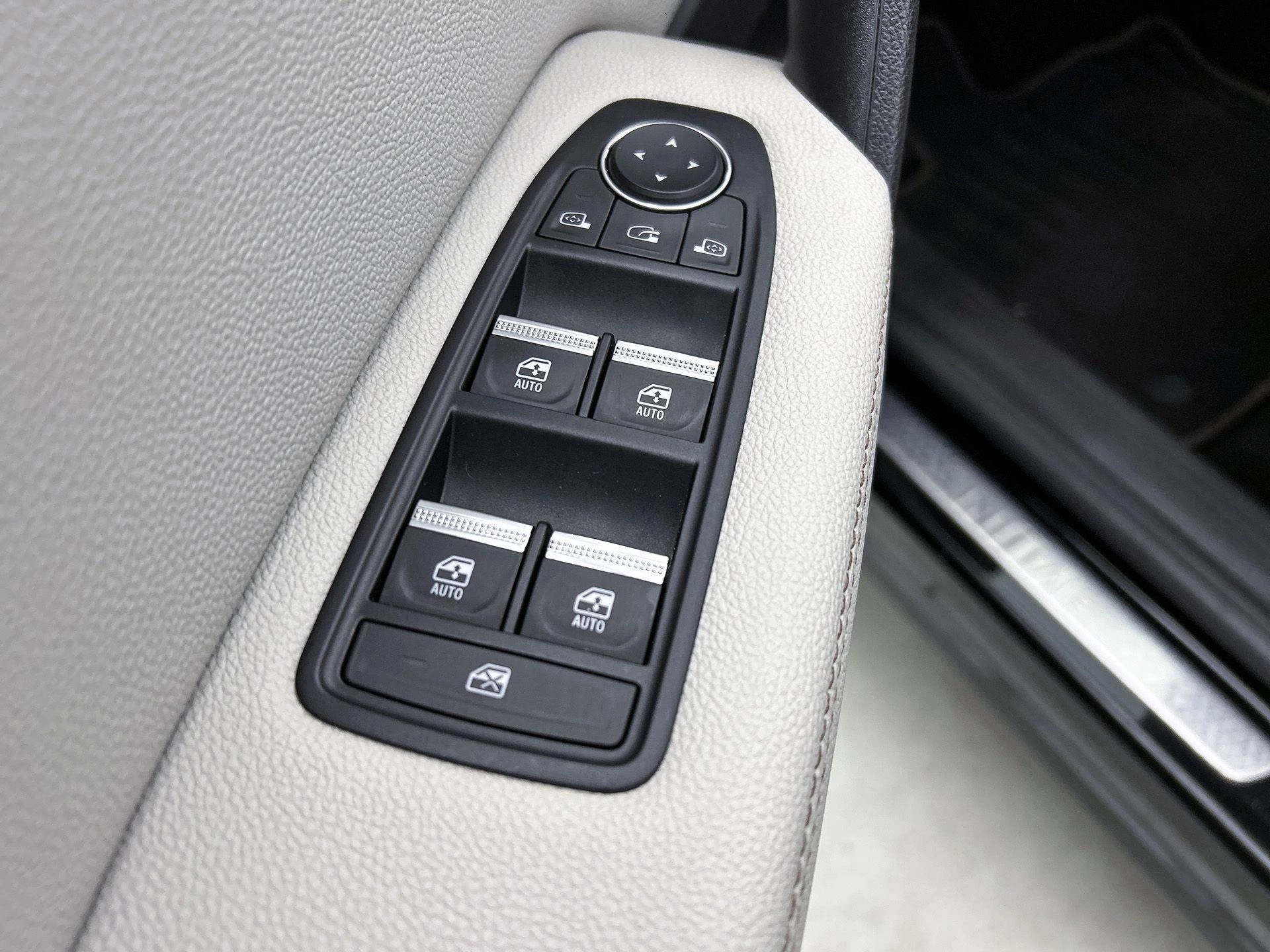 Renault Captur 1.6 E-Tech Plug-in Hybrid 160 Initiale Paris