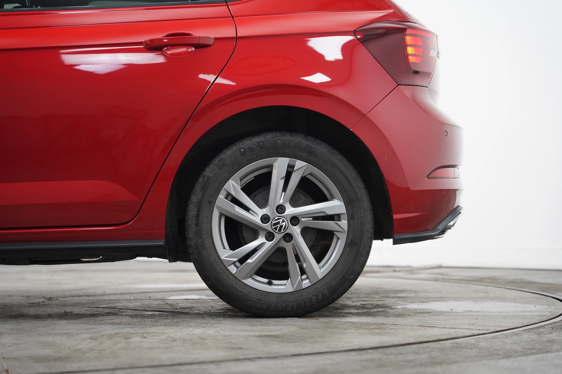 Volkswagen-Polo-image-25