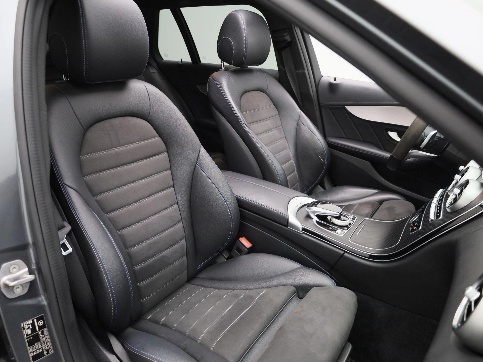 Mercedes-Benz-C-Klasse-image-32