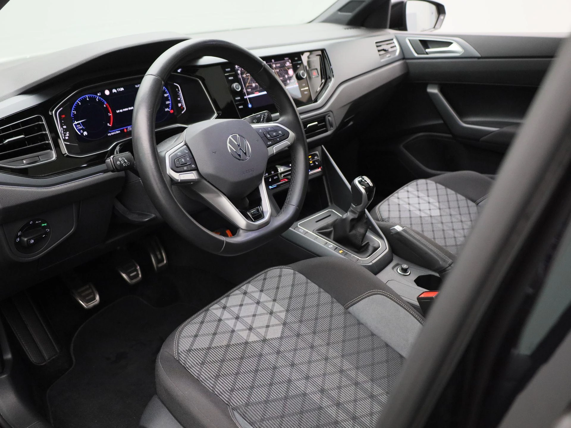 Volkswagen-Polo-image-14