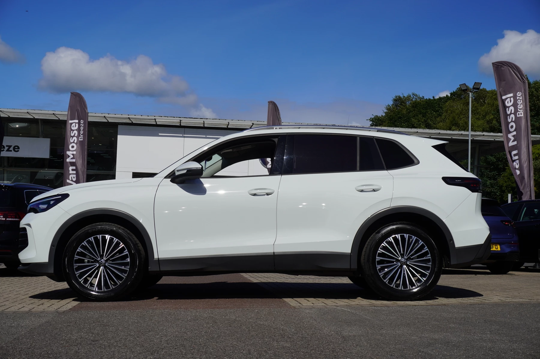 Volkswagen-Tiguan-image-19