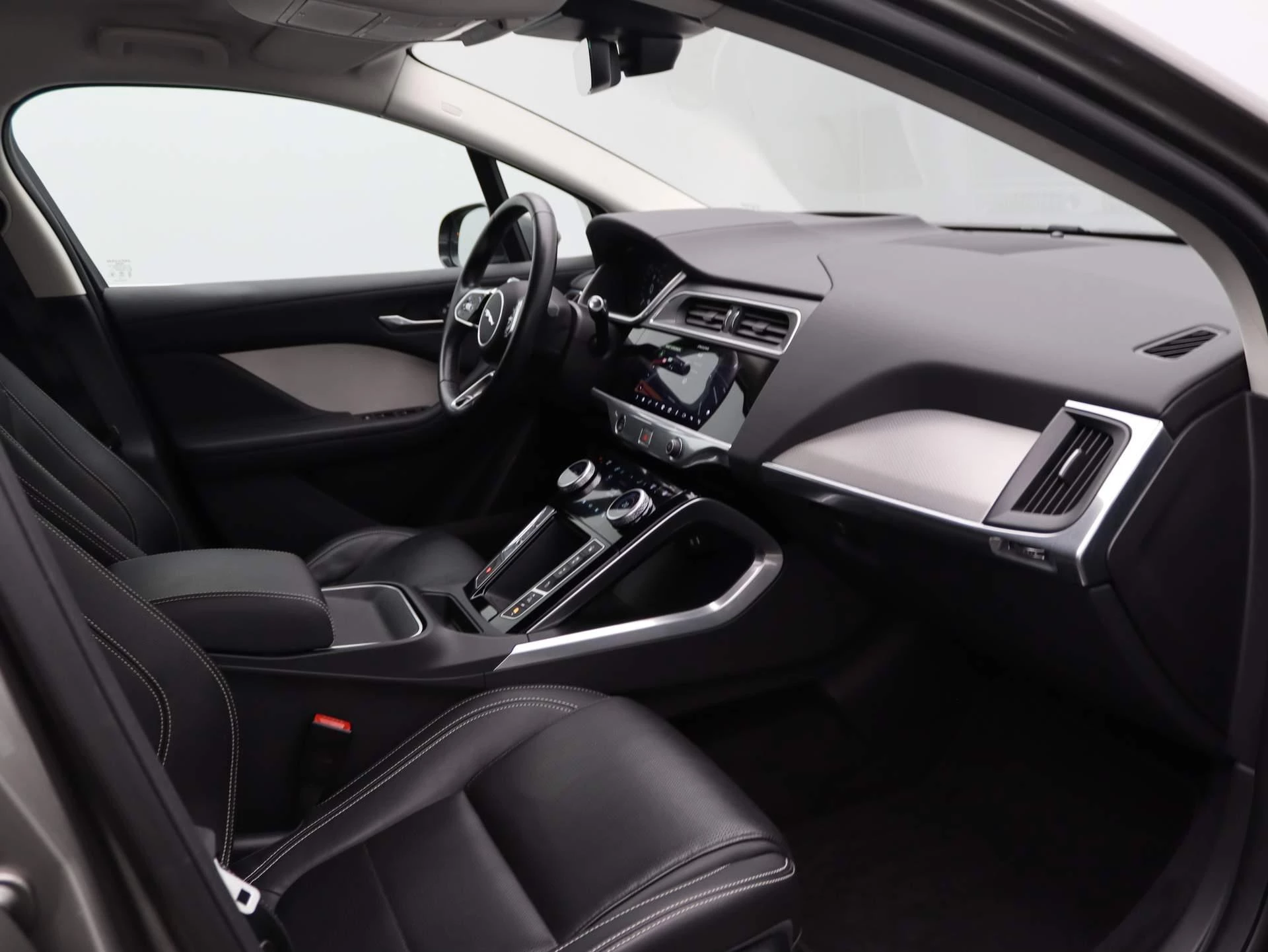 Jaguar-I-PACE-image-1