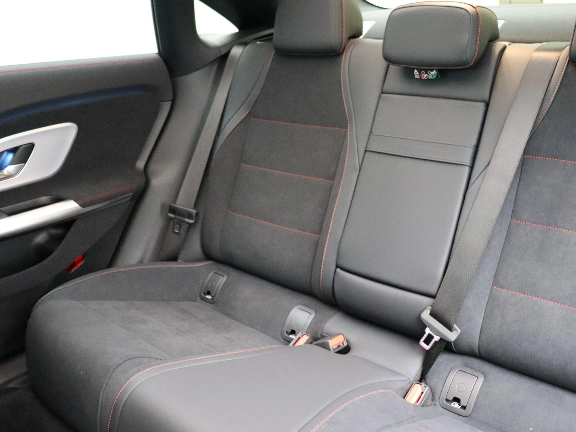 Mercedes-Benz-CLA-image-21