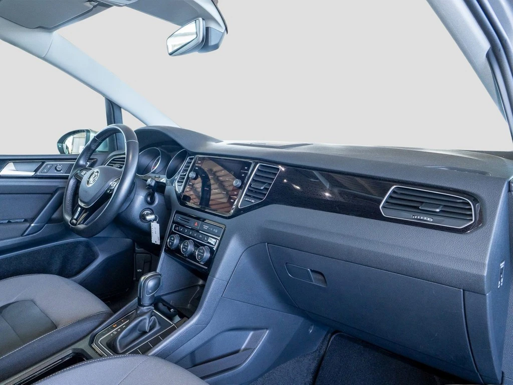 Volkswagen-Golf Sportsvan-image-7
