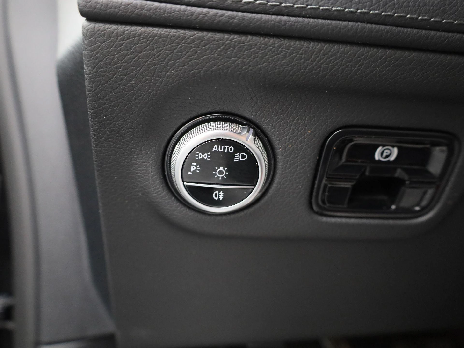 Mercedes-Benz-EQE-image-30