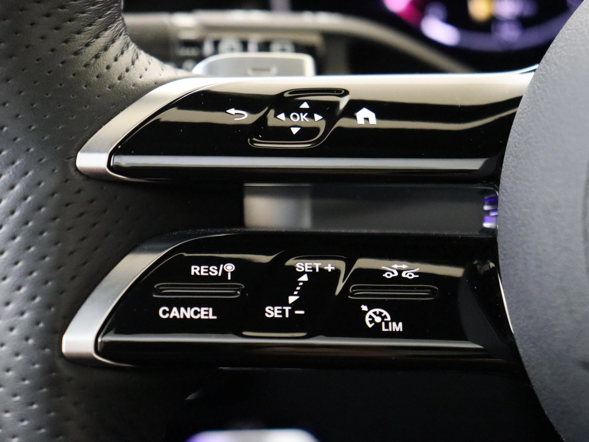 Mercedes-Benz-GLC-image-11