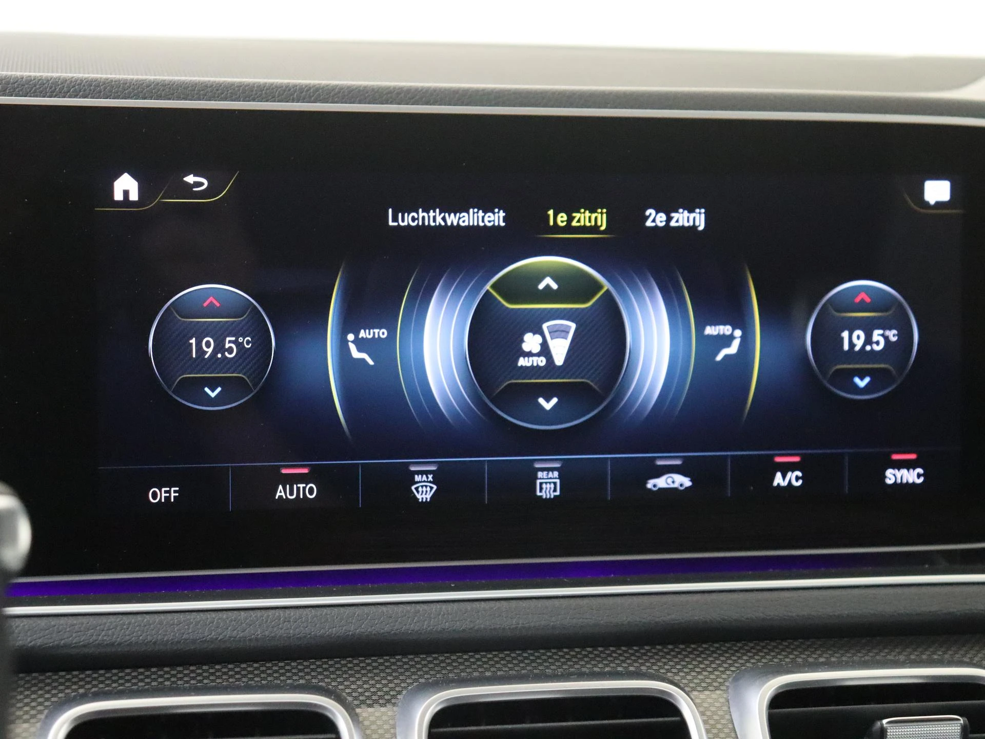 Mercedes-Benz-GLE-image-17