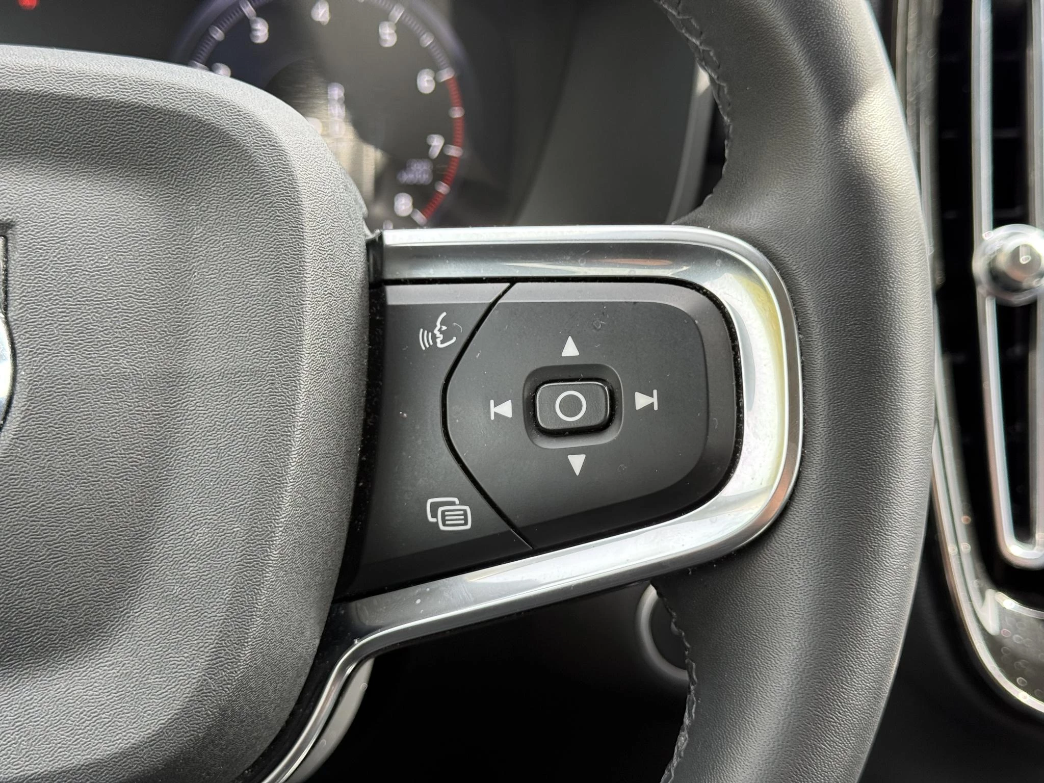 Volvo-XC40-image-27