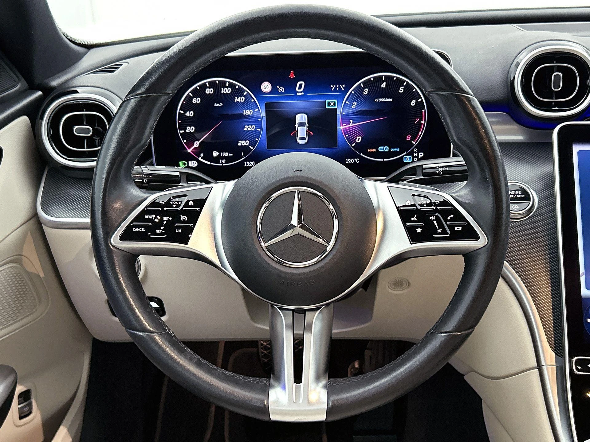 Mercedes-Benz-C-Klasse-image-27