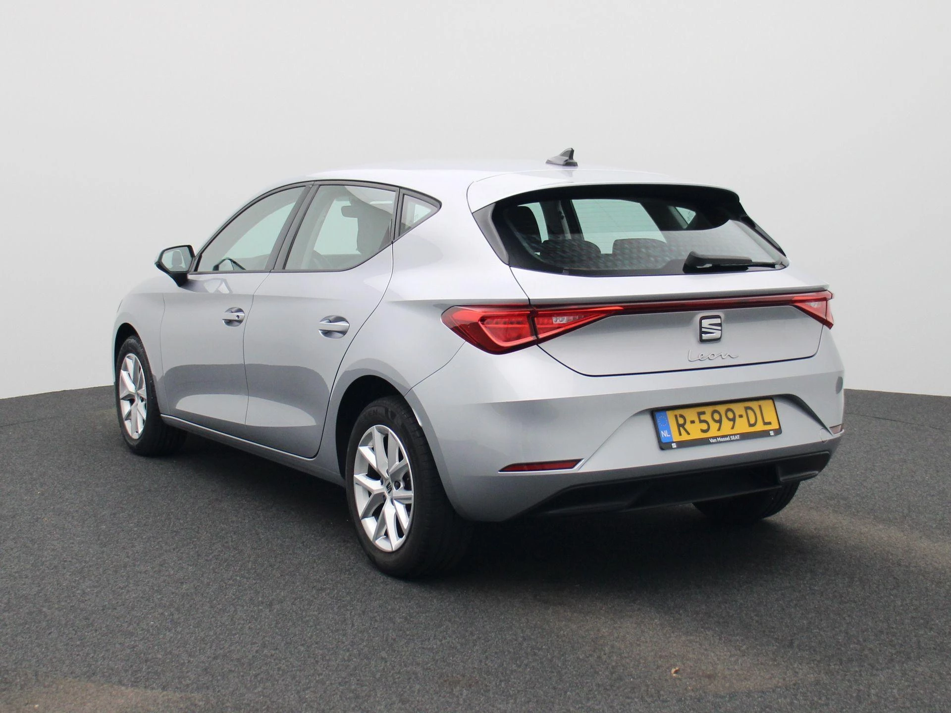 SEAT-Leon-image-1