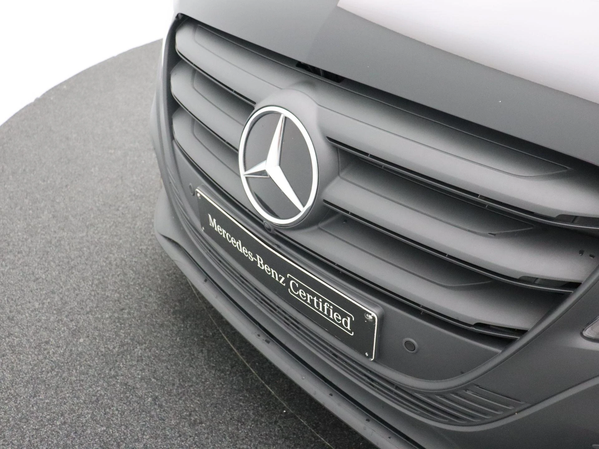 Mercedes-Benz-Vito-image-19