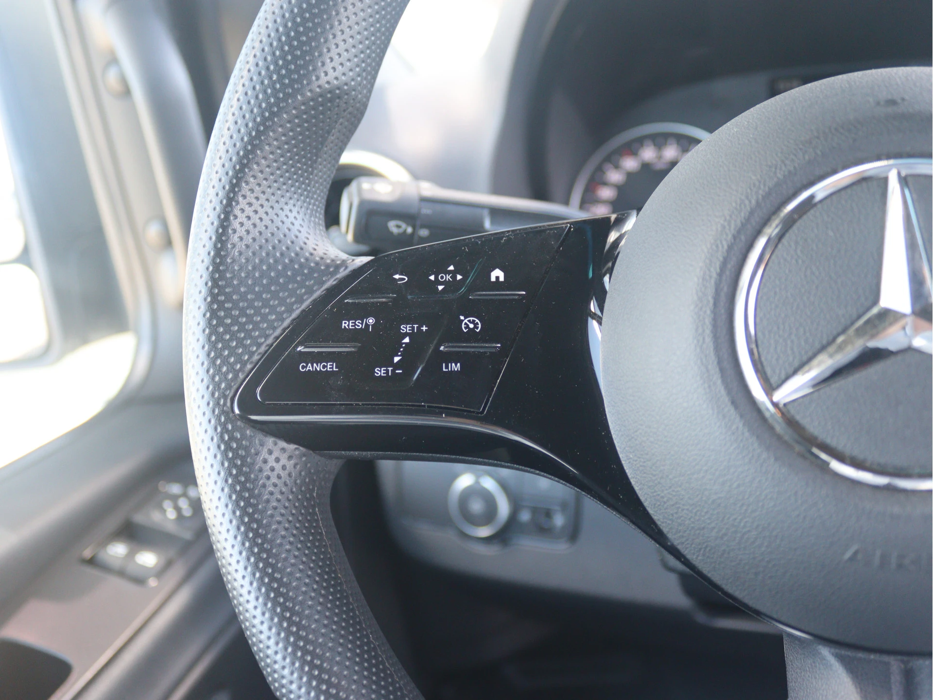Mercedes-Benz-Sprinter-image-6