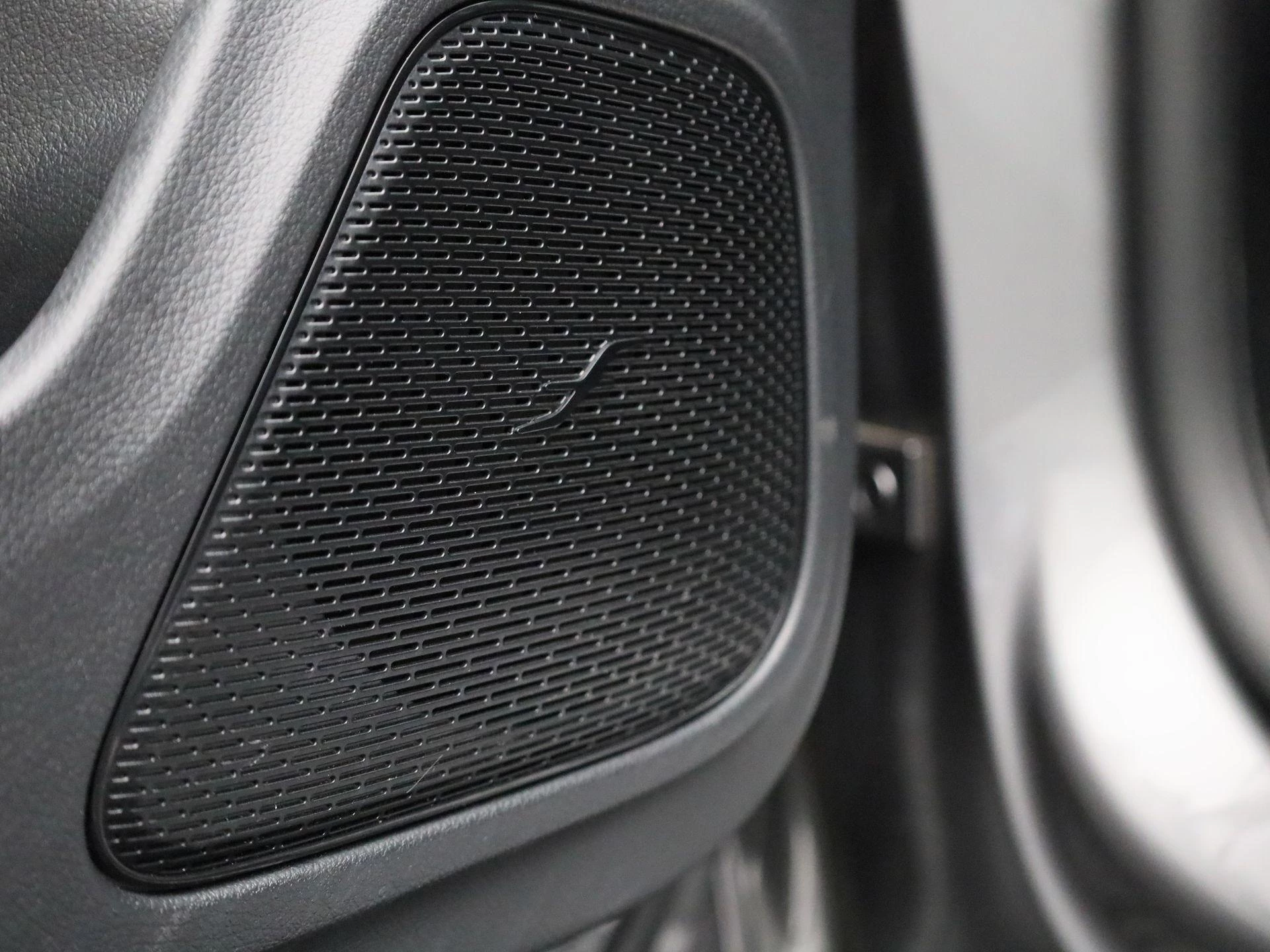 Mercedes-Benz-CLA-image-38