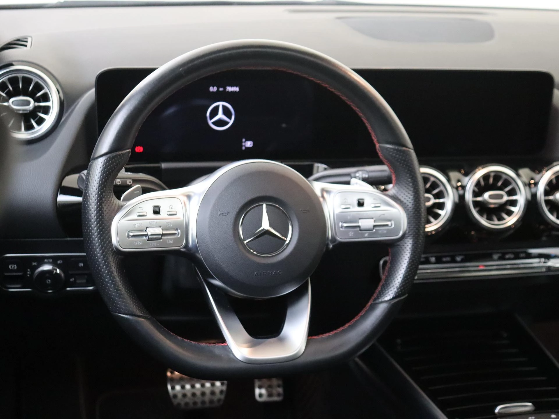 Mercedes-Benz-GLA-image-10