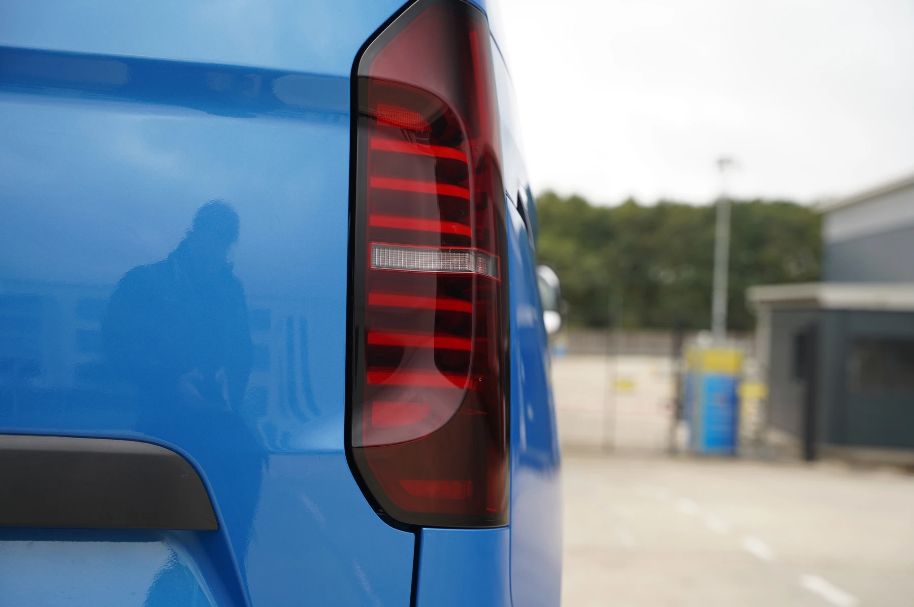 Volkswagen-Transporter-image-28