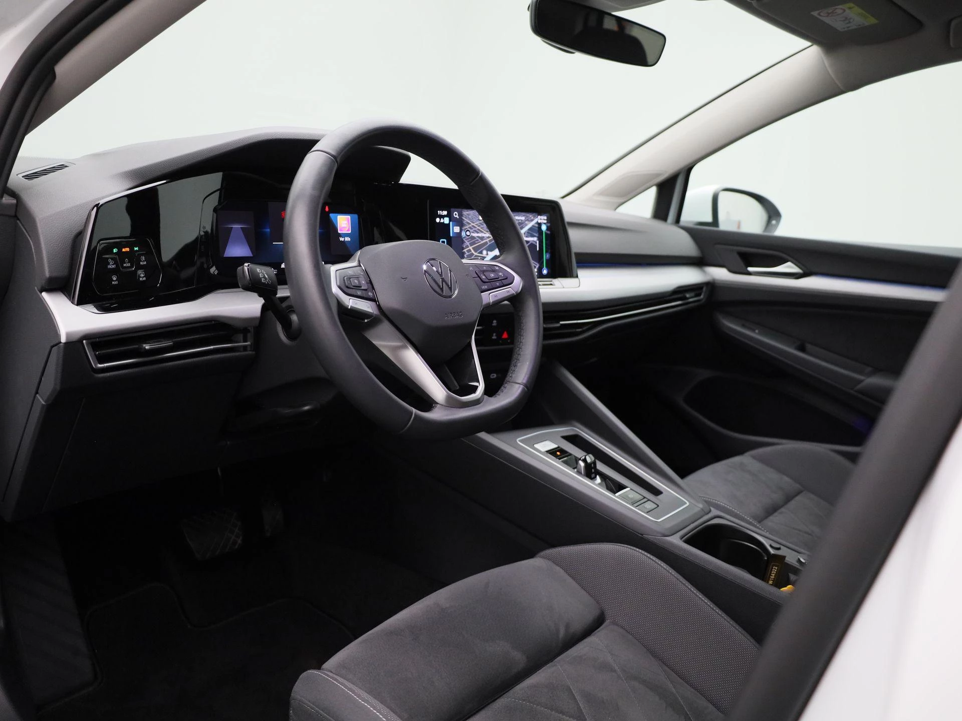 Volkswagen-Golf-image-31