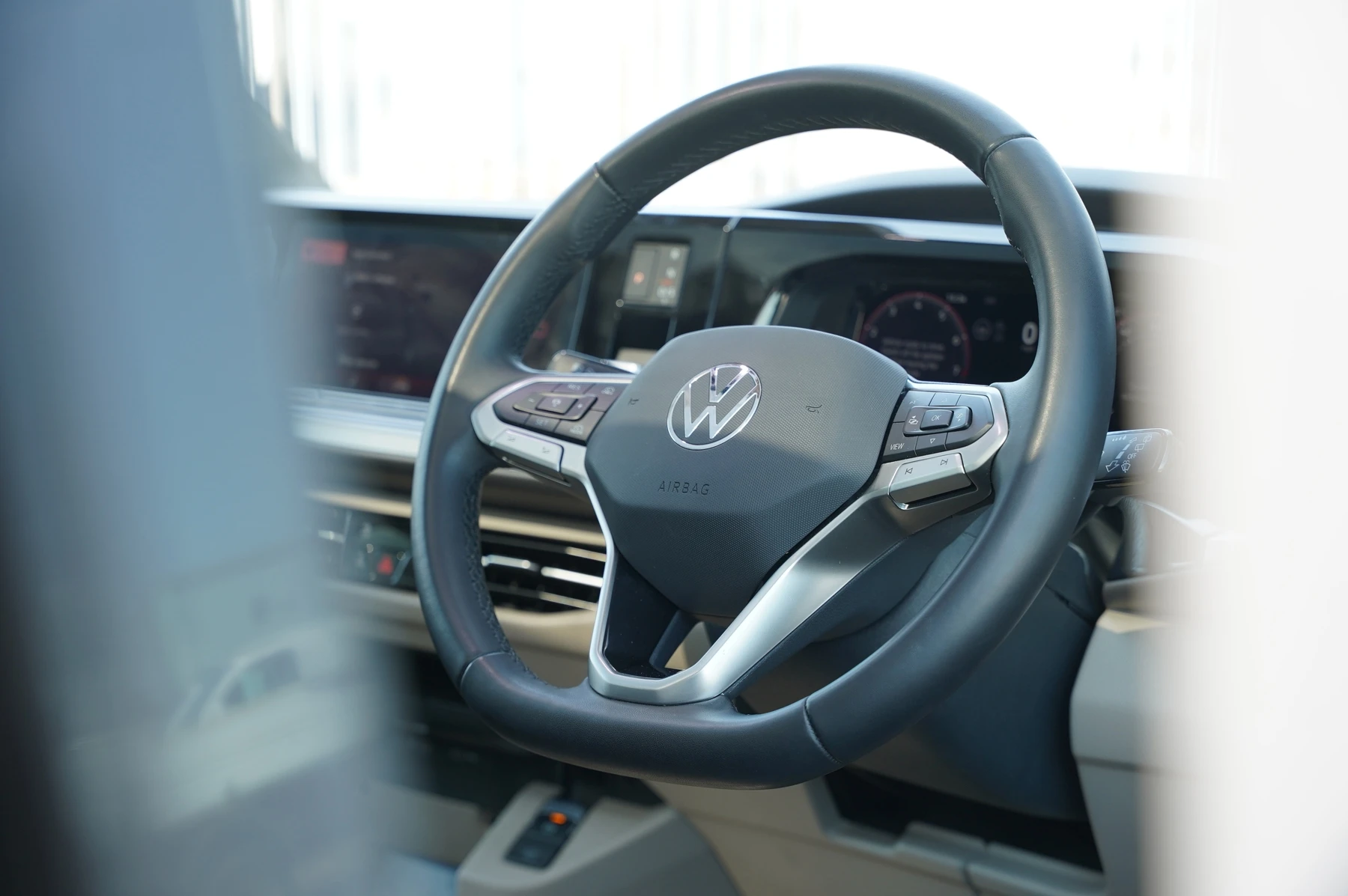 Volkswagen-Multivan-image-16