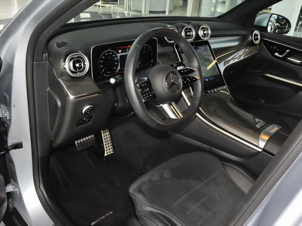 Mercedes-Benz-GLC 300 d-image-6
