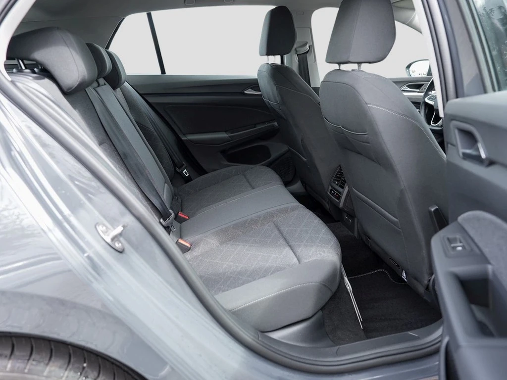 Volkswagen-Golf-image-9