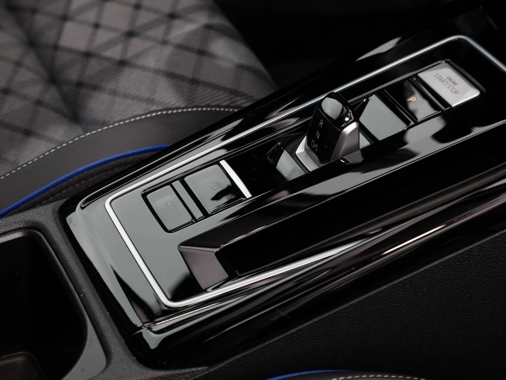 Volkswagen-Golf-image-8