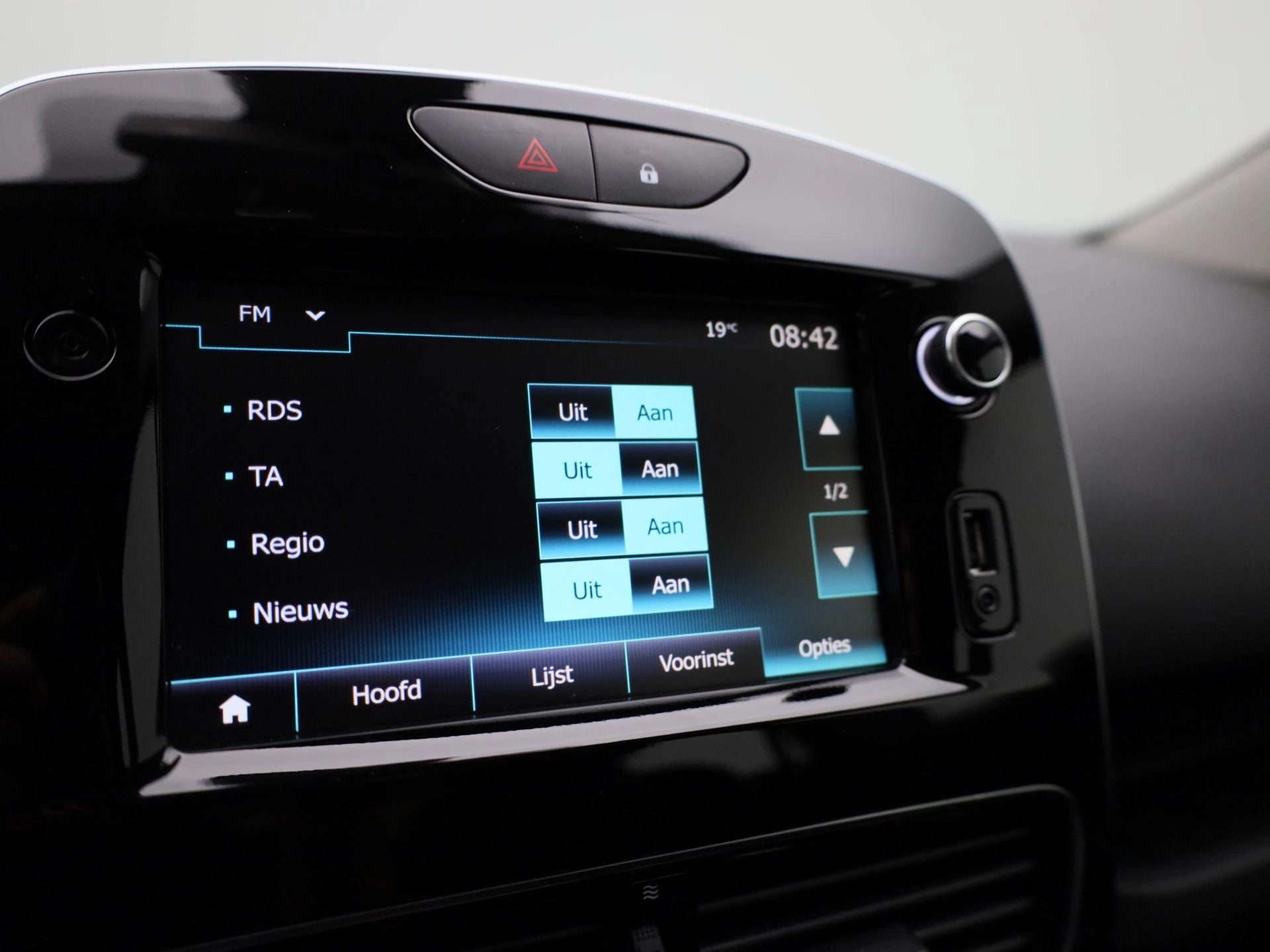 Renault-Clio-image-18