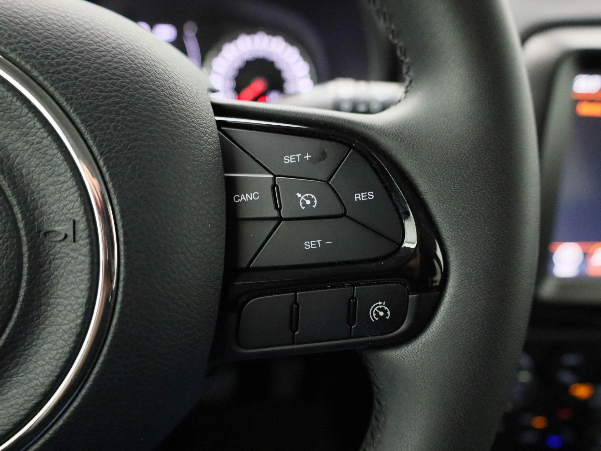 Jeep-Renegade-image-17