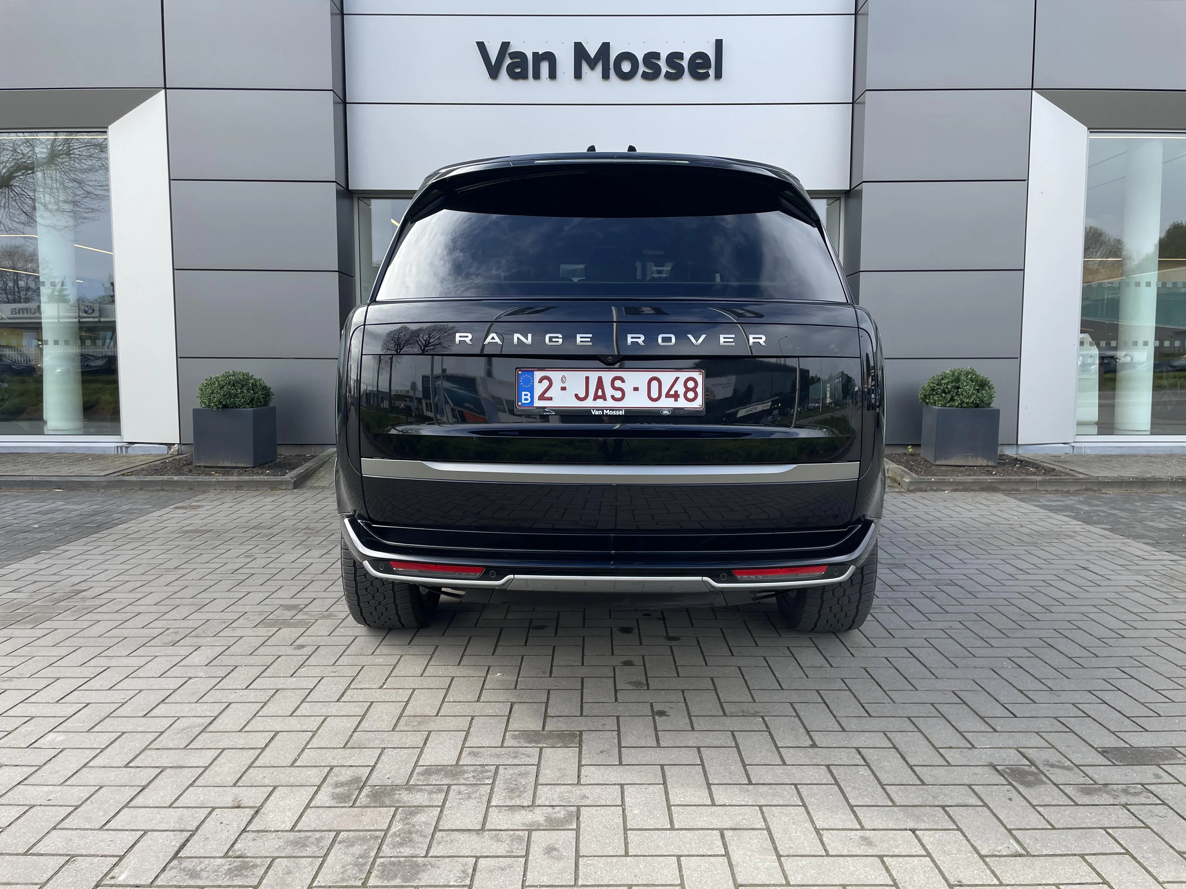 Land Rover Range Rover SWB P460e SE