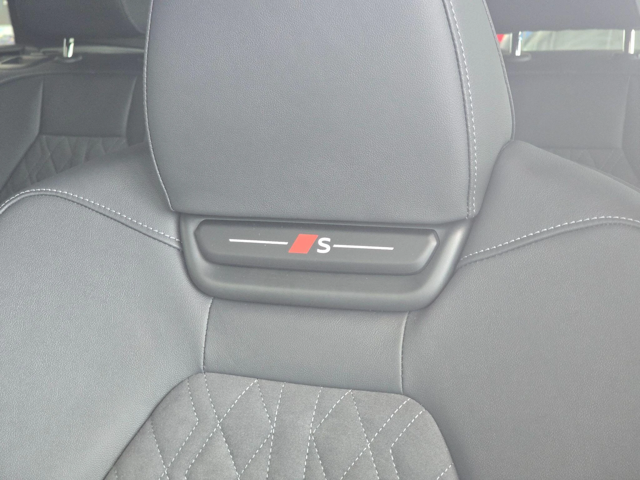 Audi-Q6 e-tron-image-12