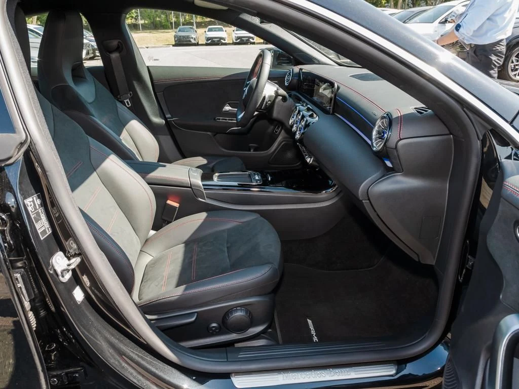 Mercedes-Benz-CLA 200-image-11