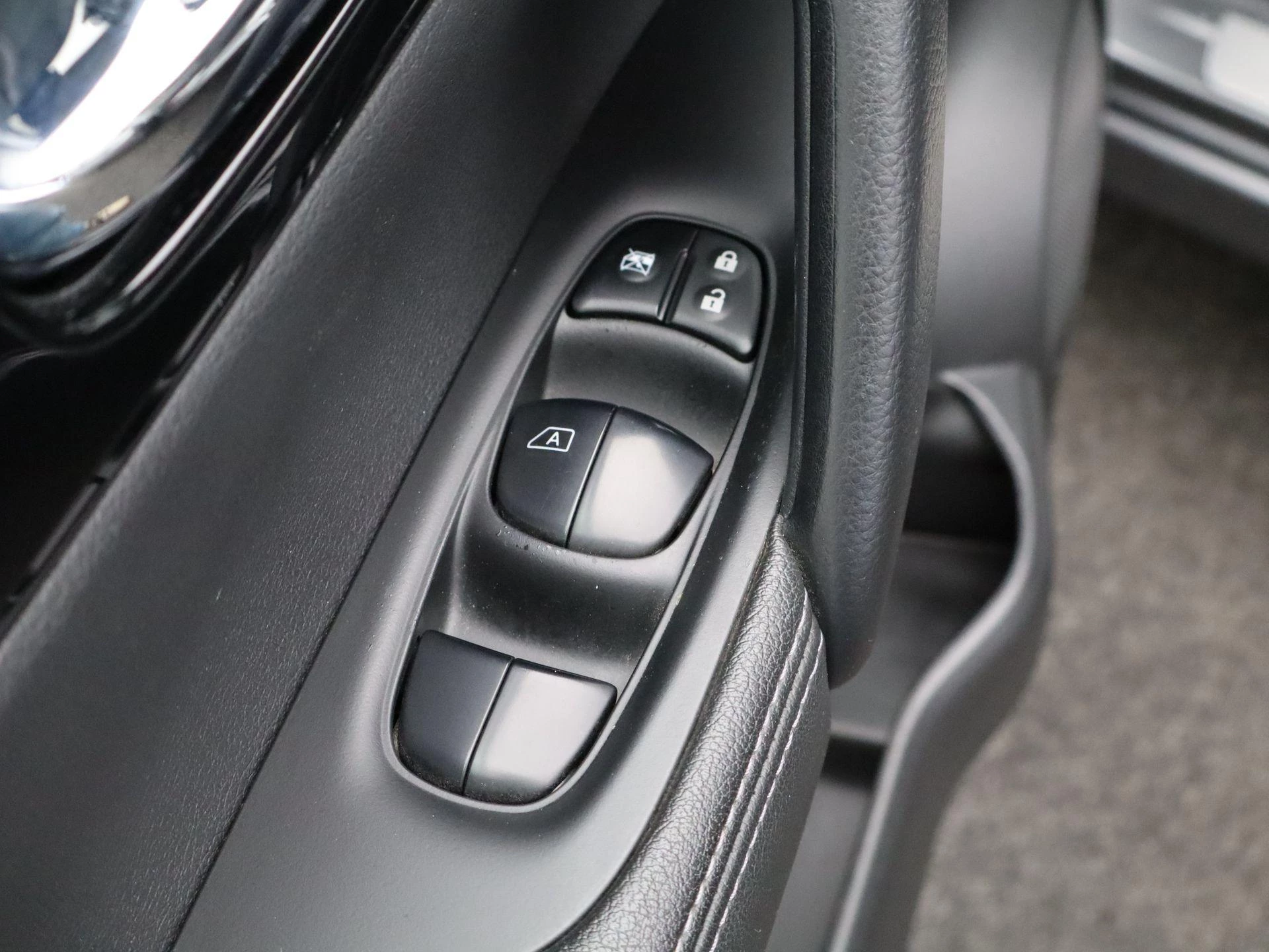 Nissan-QASHQAI-image-34