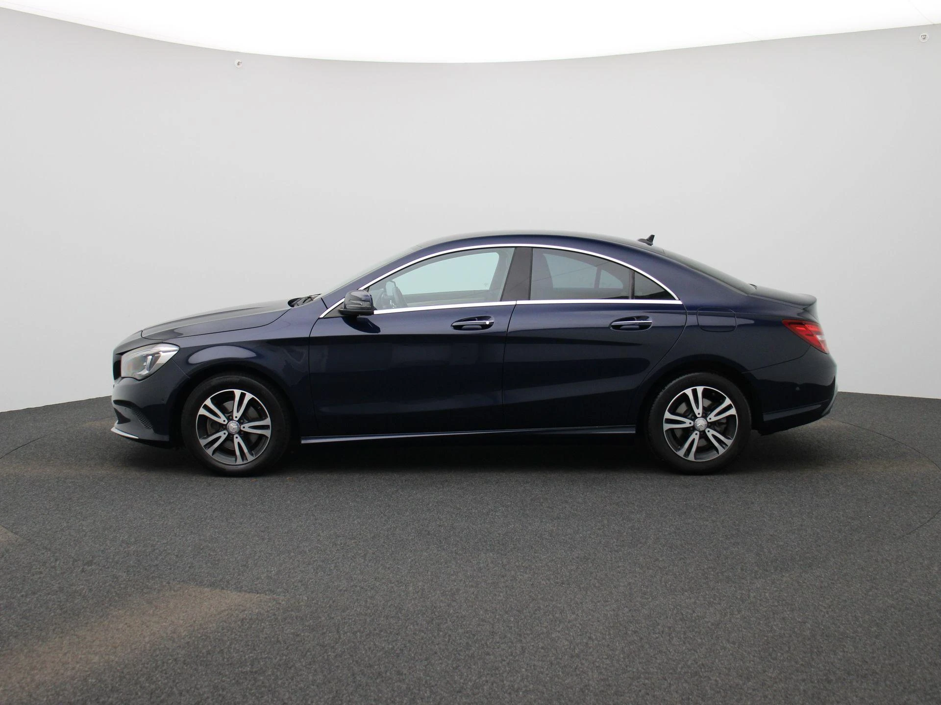 Mercedes-Benz-CLA-image-4