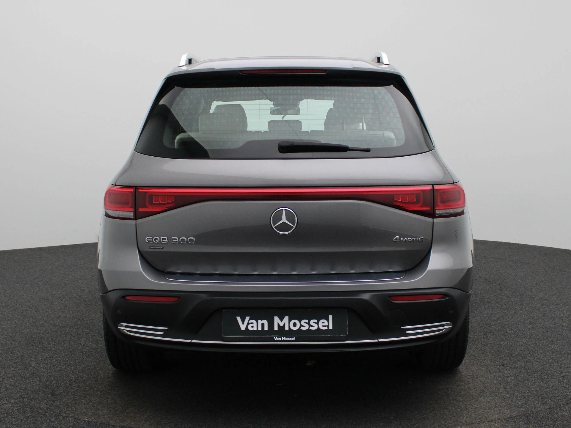 Mercedes-Benz-EQB-image-4