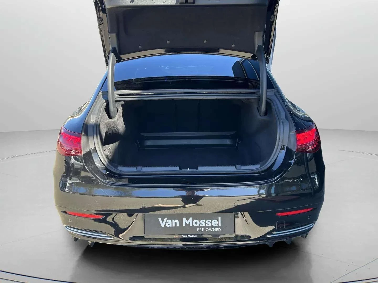 Mercedes-Benz-EQE-image-20