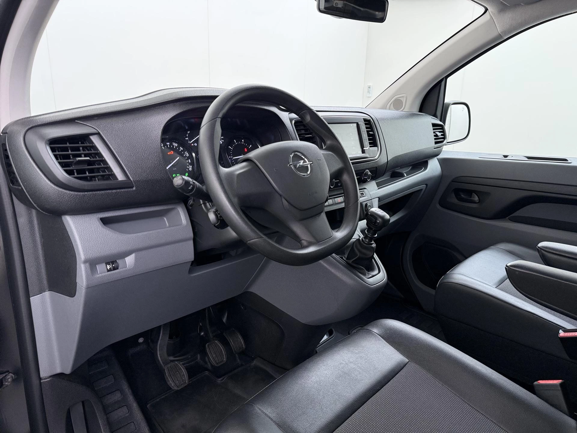 Opel-Vivaro-image-4