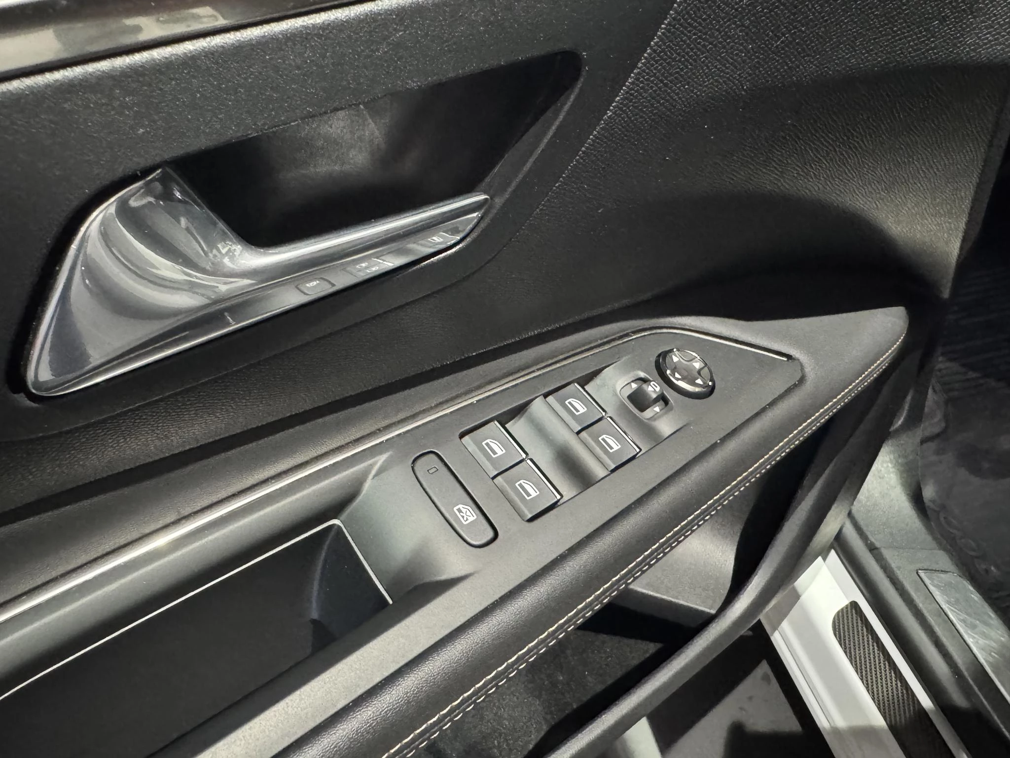 Peugeot-3008-image-12