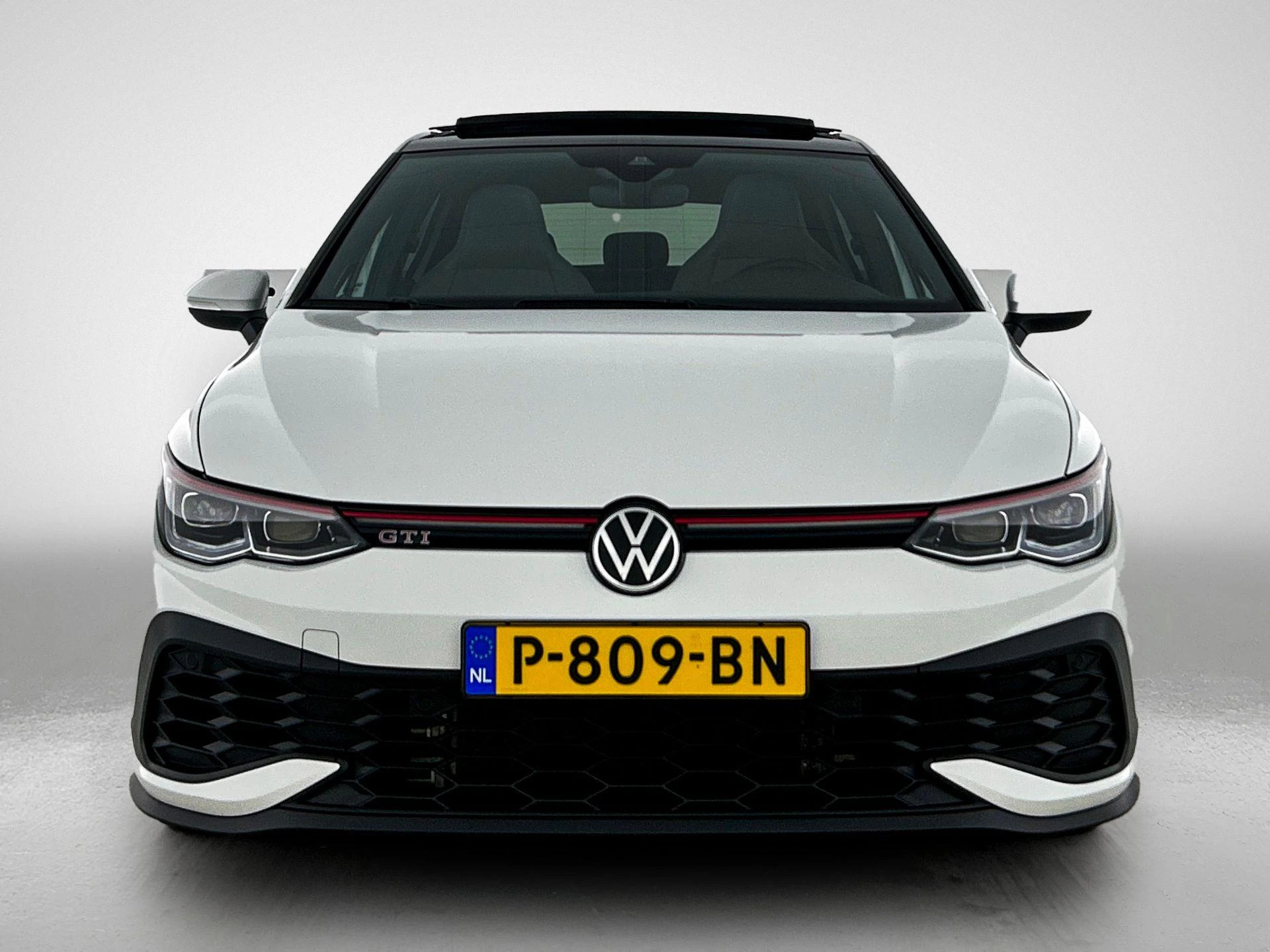 Volkswagen-Golf-image-4