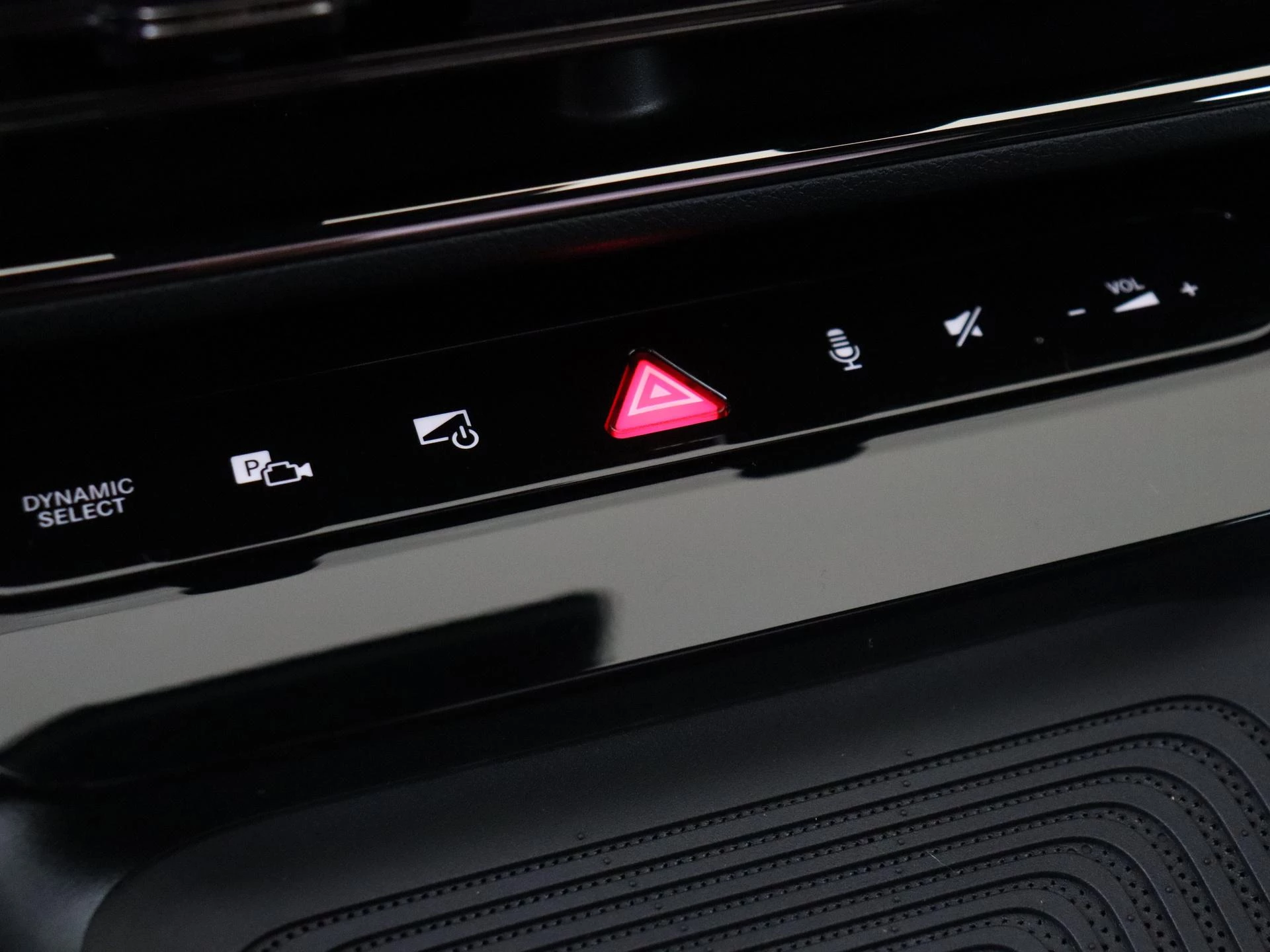 Mercedes-Benz-CLA-image-23