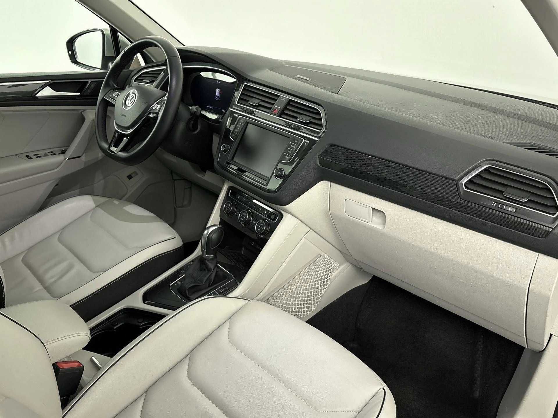 Volkswagen-Tiguan-image-16