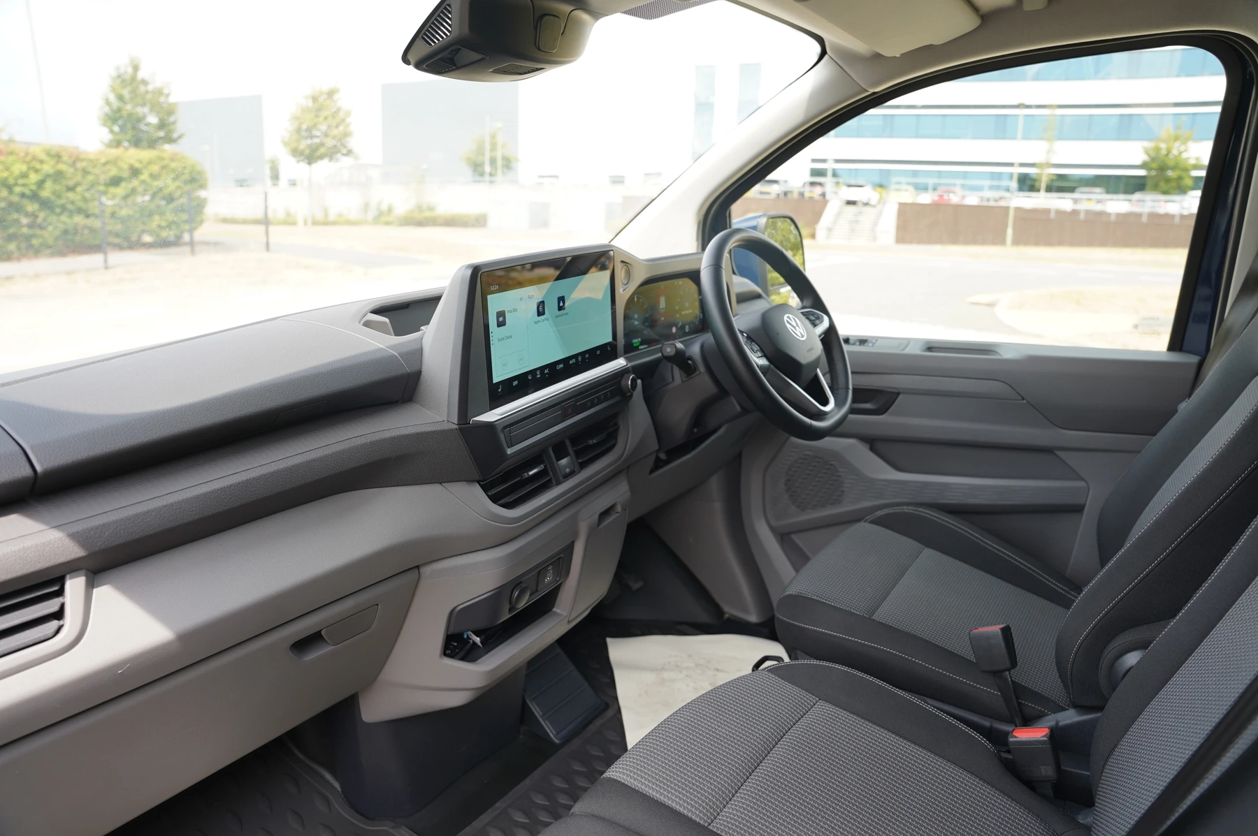 Volkswagen-Transporter-image-1