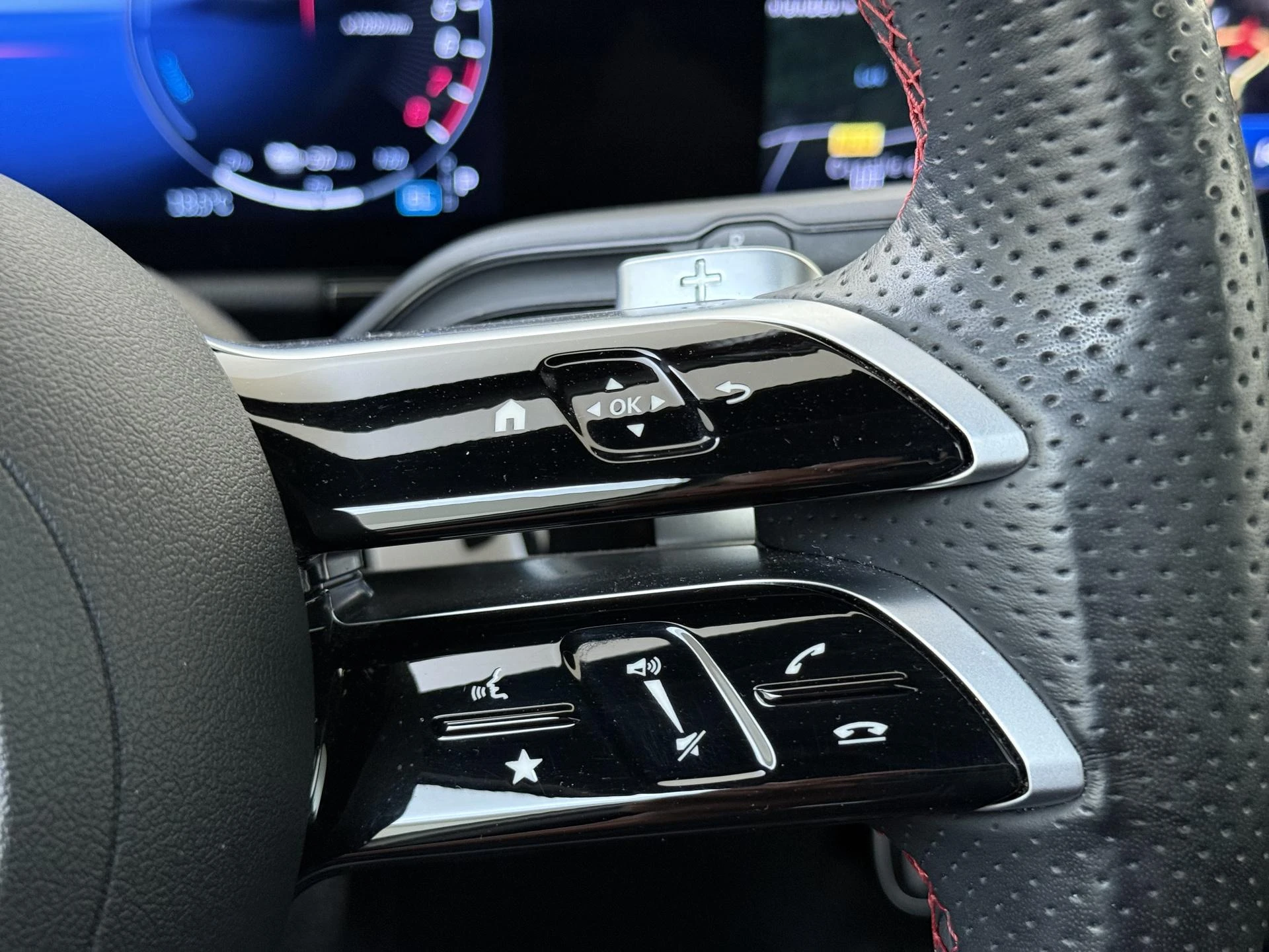 Mercedes-Benz-GLA-image-12