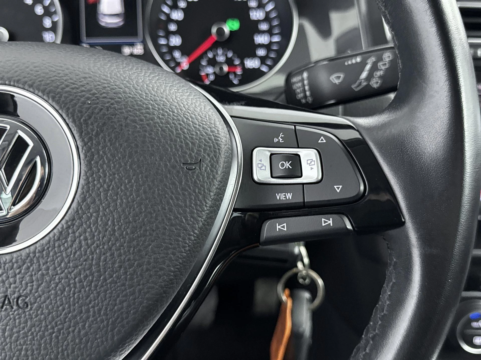 Volkswagen-e-Golf-image-13